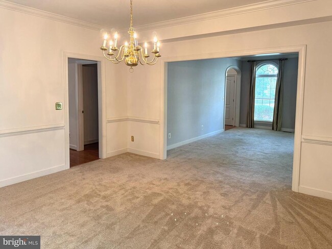 Building Photo - 11000 Farmview Way