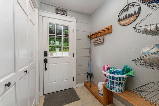 Building Photo - 49 Valley Dr