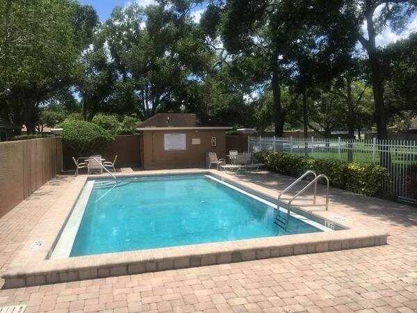 Building Photo - 10101 Lake Oak Cir