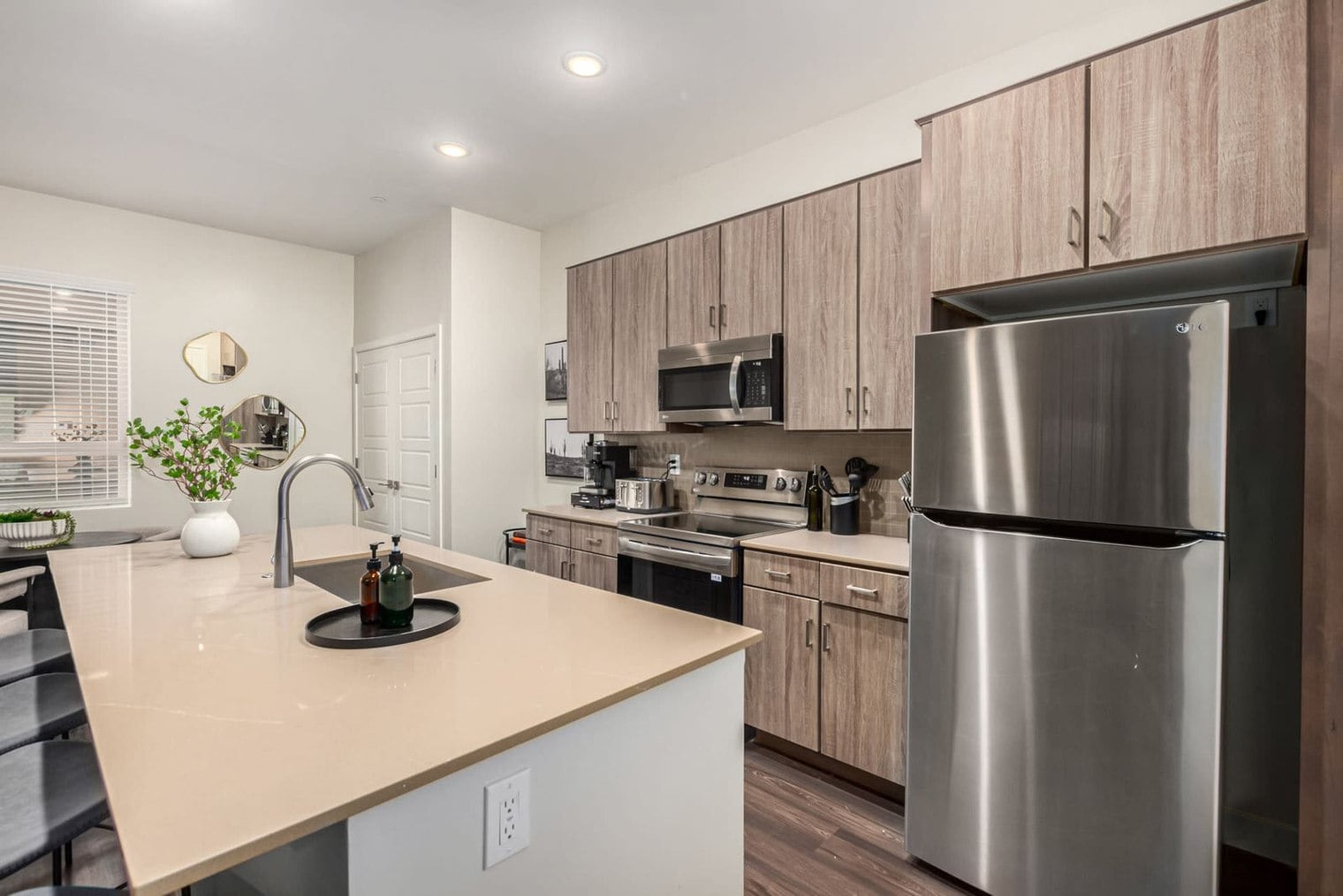 Building Photo - 6249 E Pinnacle Vista Dr