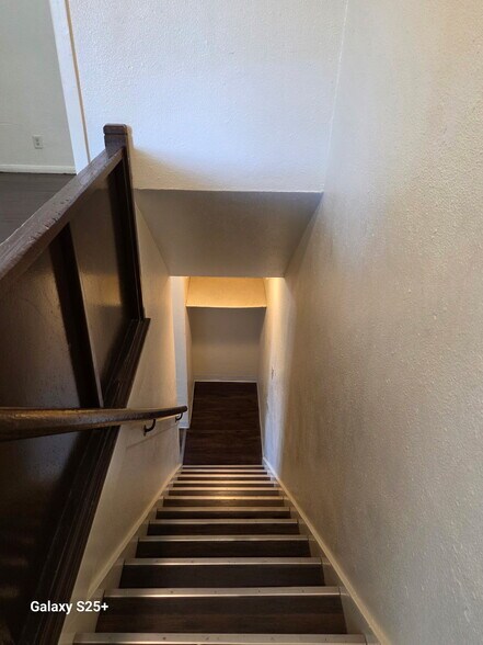 Building Photo - 1413 NW Despain Ave