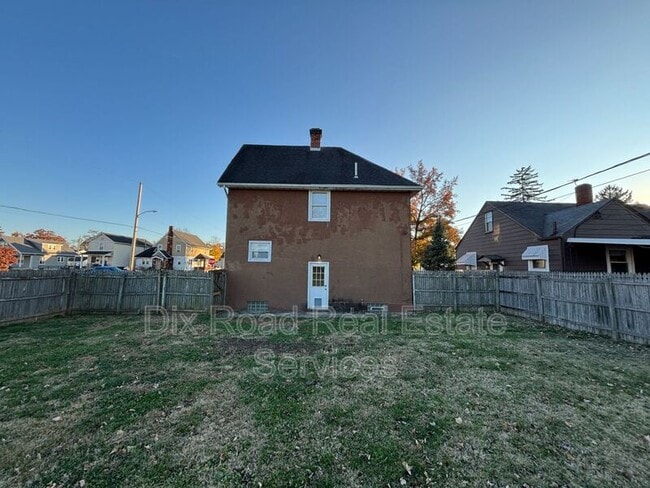 Building Photo - 348 Chase Ave