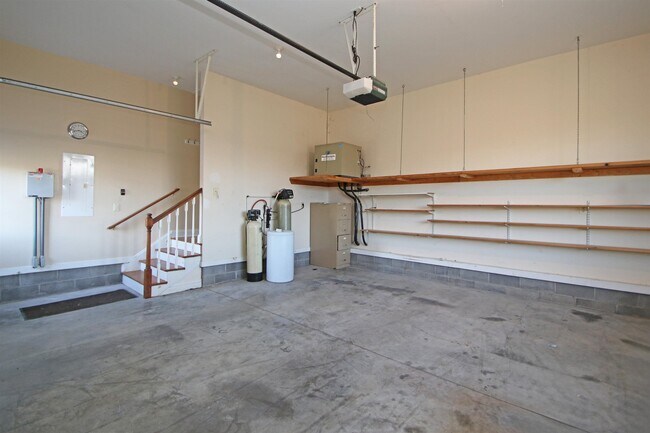 Building Photo - 17888 Mountain Valley Rd