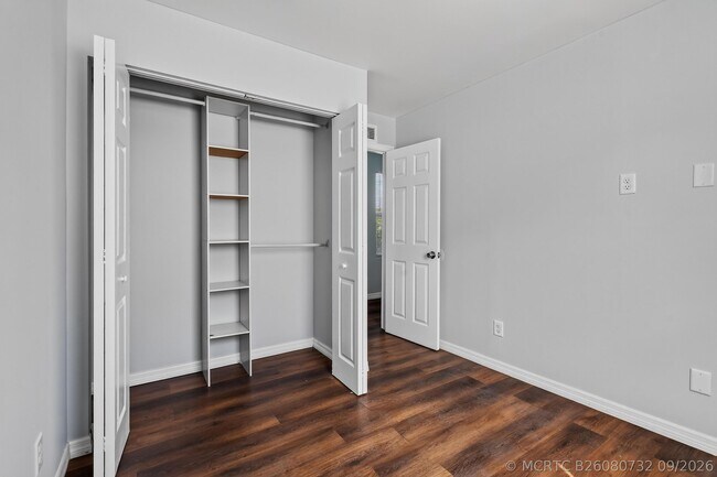 Building Photo - 639 6th St