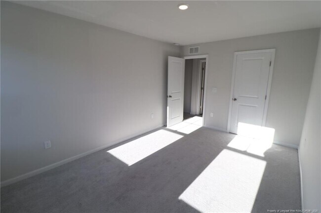 Building Photo - 5711 Woodlawn Dr