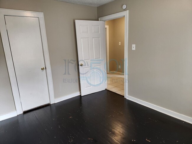 Building Photo - Ready For Showings! Great Find In North Little Rock