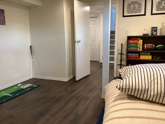 Building Photo - Cute 3 bedrooms, 2 baths walking distance to Greenlake