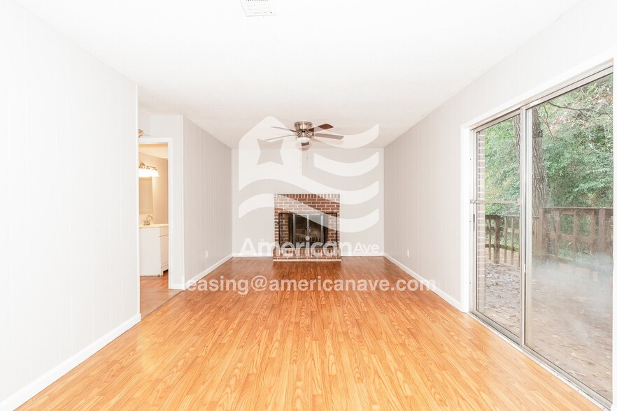 Building Photo - 404 Laurie Ln