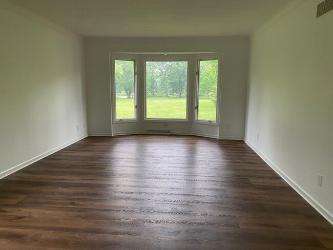 Building Photo - Beautiful Home on the Maumee River