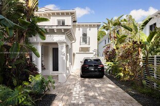 Building Photo - 2938 Catalina St