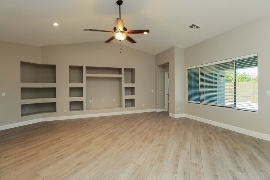 Building Photo - 1846 W Half Moon Cir