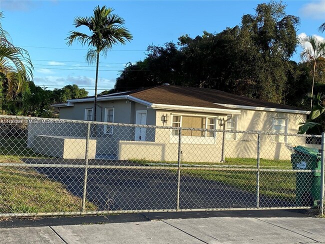 Building Photo - 12531 E Golf Dr
