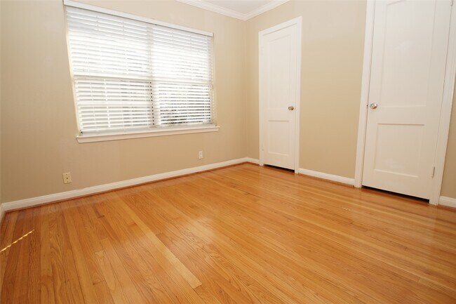 Building Photo - 5564 Aspen St