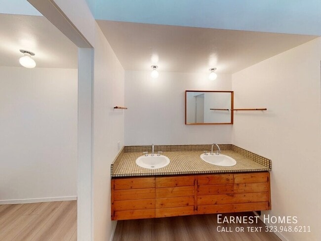 Building Photo - 12400 Rochedale Ln
