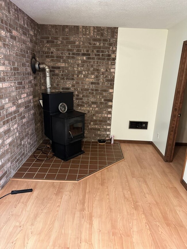 Building Photo - Spacious State College townhouse available August!