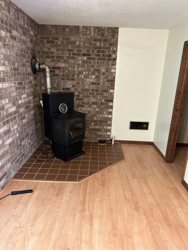 Building Photo - Spacious State College townhouse available...