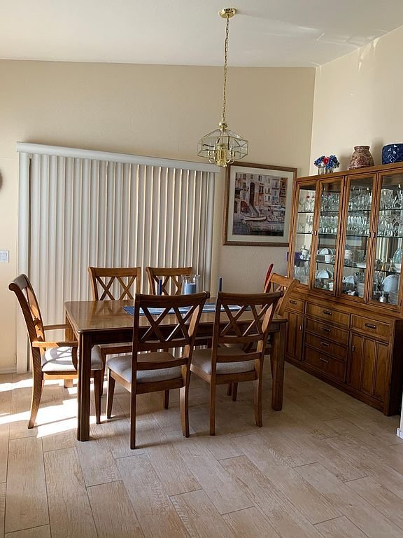 Building Photo - 942 S Balboa Dr