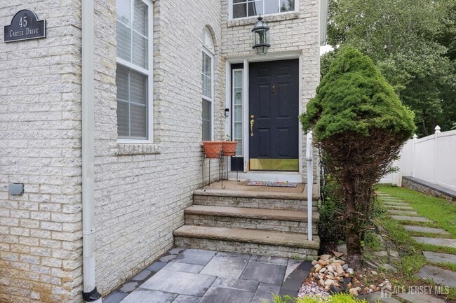 Building Photo - 45 Carter Dr