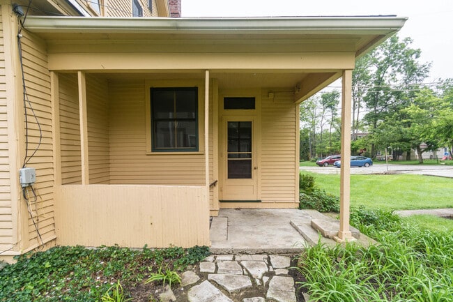 Back door to kitchen - 715 E 10th St