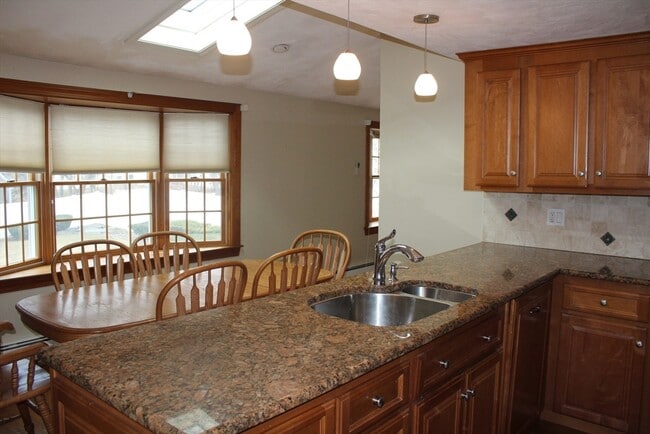 Building Photo - 28 Myrtle St