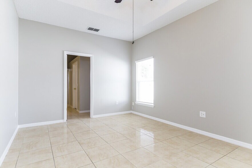 Building Photo - 2863 Berkshire Cir