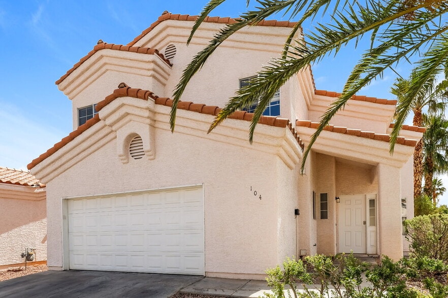Building Photo - 104 Escada Ln
