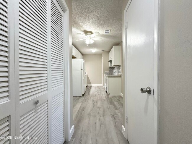 Building Photo - 1600 Big Tree Rd