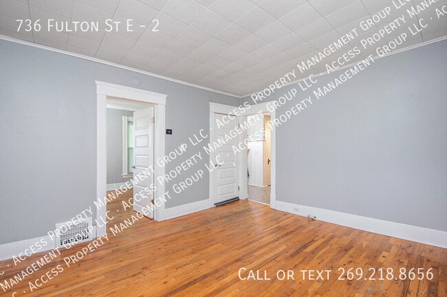 Building Photo - 736 Fulton St E