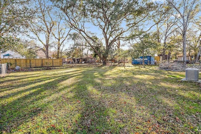 Building Photo - 506 Trinity St