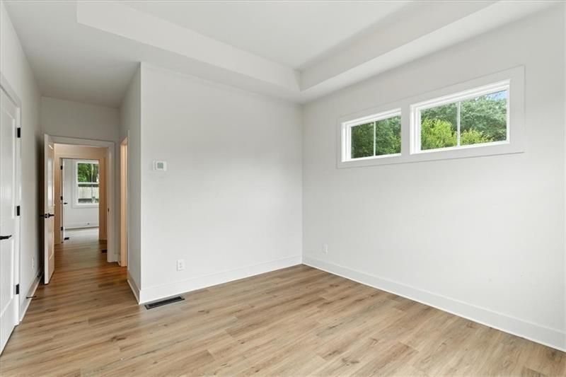 Building Photo - 170 Color Cir