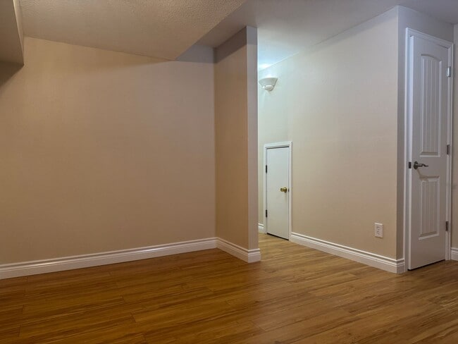 Building Photo - Beautiful Victoria Village Townhomes!