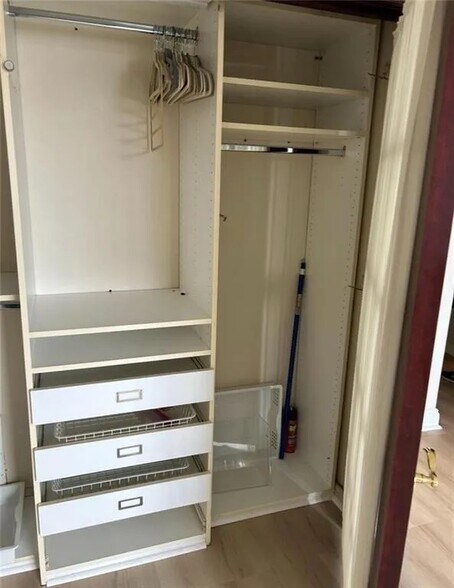 Closet System Master Bedroom - 9921 4th Ave