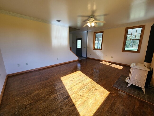 Building Photo - 109 N Hollow Rd