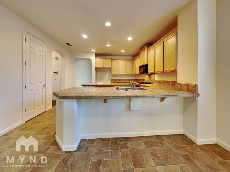 Building Photo - 10114 Upshaw Way