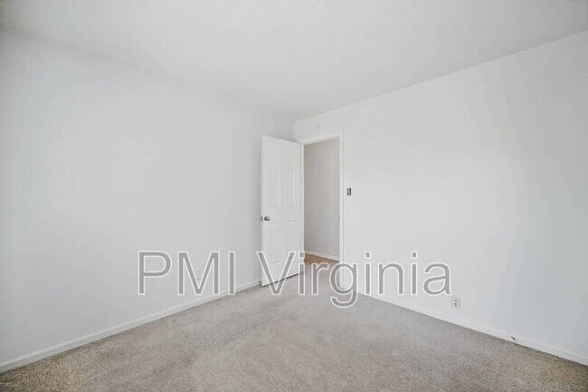 Building Photo - 1213 Ruxton Ct