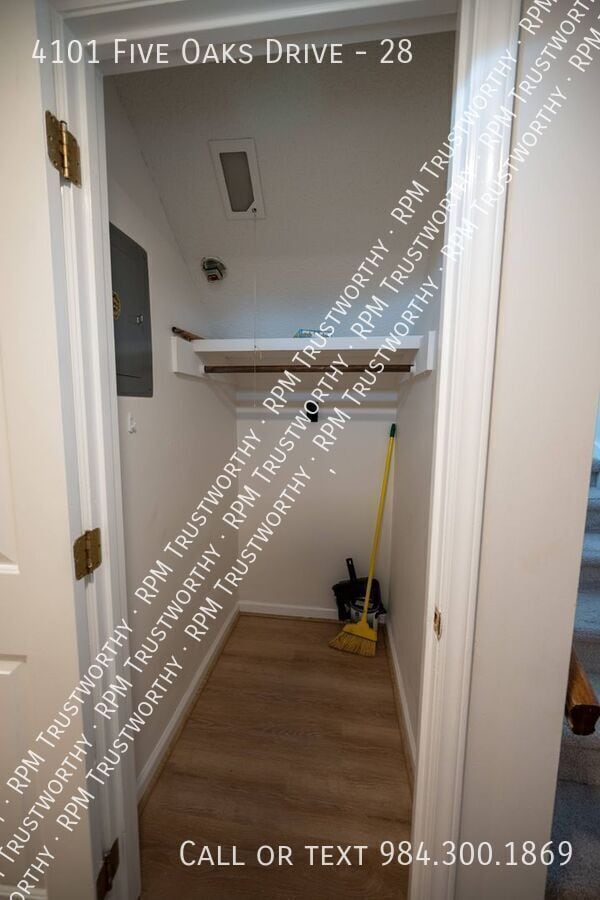 Building Photo - 4101 Five Oaks Dr