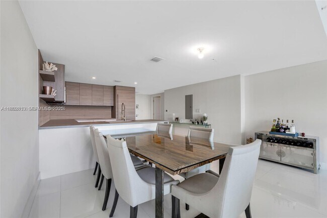 Building Photo - 400 Sunny Isles Blvd