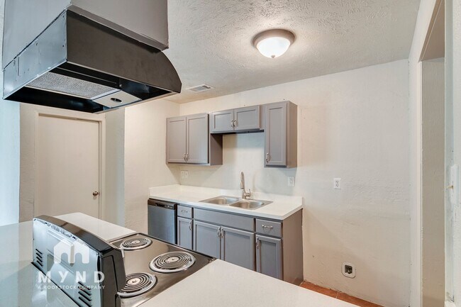 Building Photo - 3237 Chalmette Ct