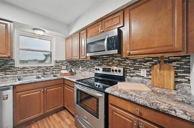 Building Photo - 513 Signal Hill Ct S
