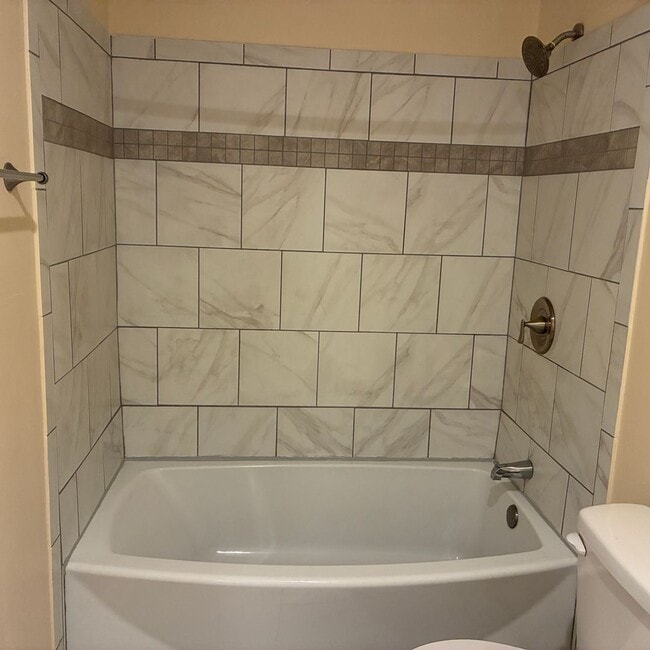 Building Photo - 4 Bedroom 3 Bath Home in Winnabow, NC