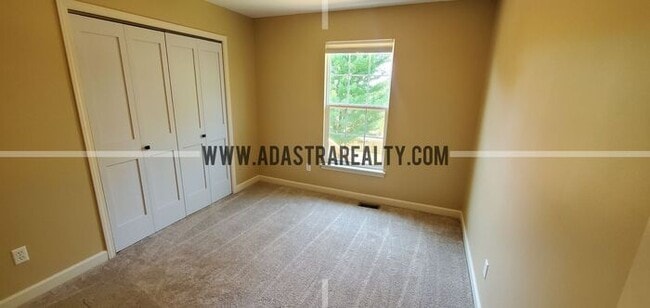 Building Photo - Gorgeous Updated Home in Blue Valley, South Overland Park-Available NOW!!