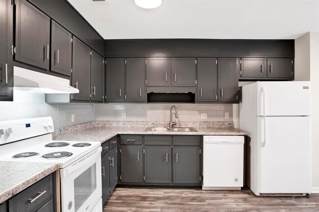 Building Photo - 1382 Fairchild St