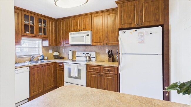 Building Photo - 381 S Hollybrook Dr