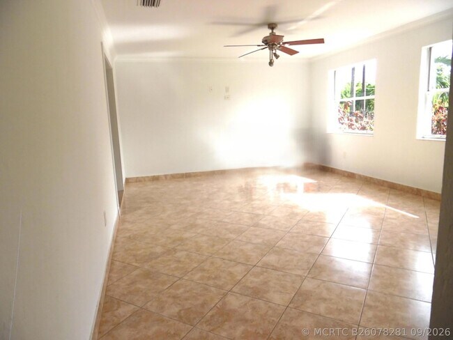 Building Photo - 1205 Mathis St