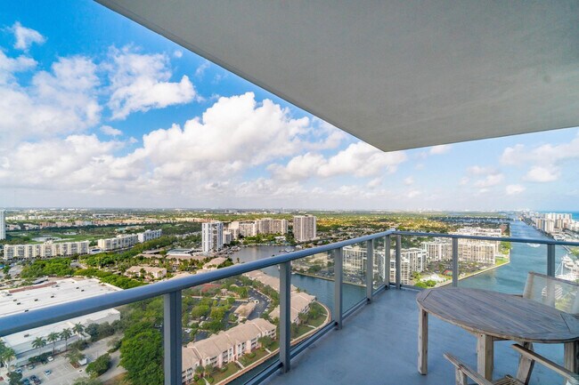 Building Photo - 2721 Hallandale Beach Blvd