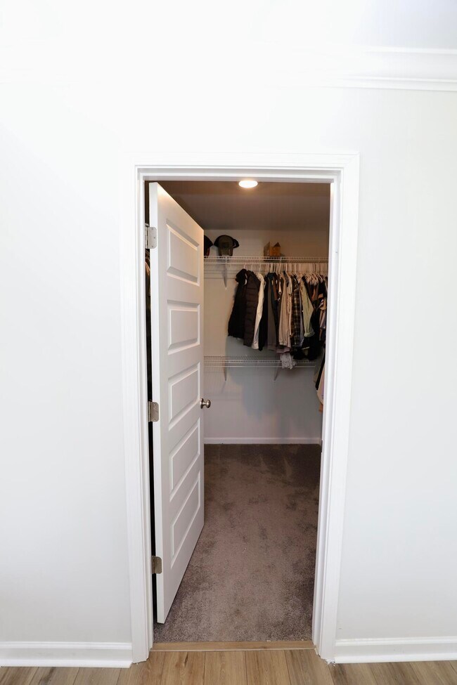 Building Photo - 1052 Ashcroft Cir