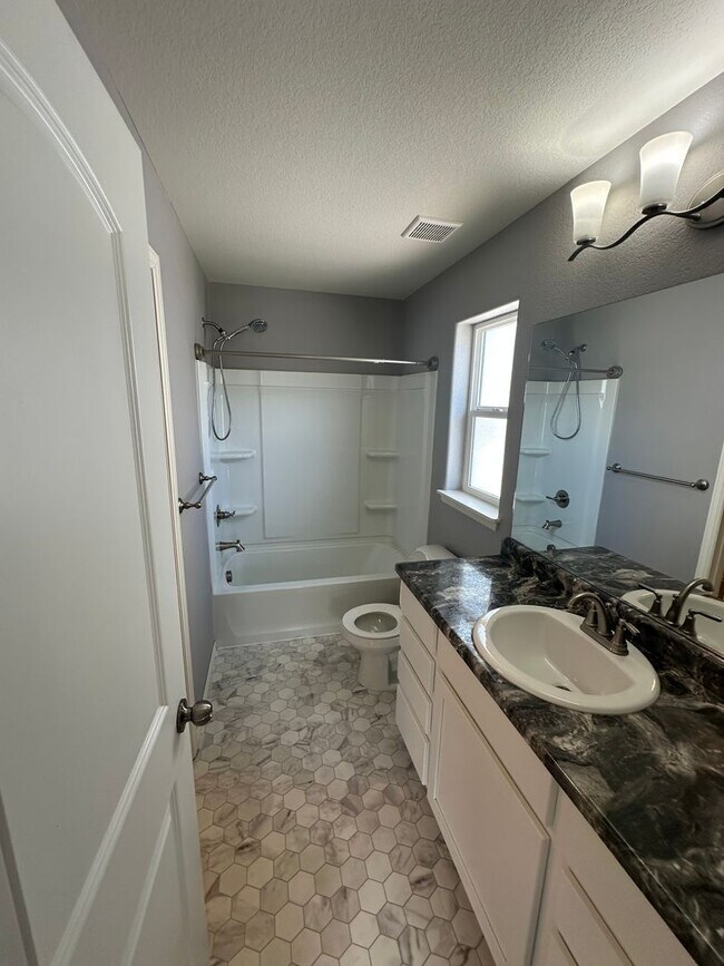 Building Photo - Beautiful 4bdrm Home In Severance