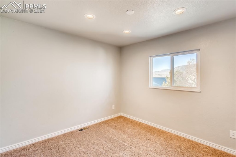 Building Photo - 3108 Moonbeam Cir S