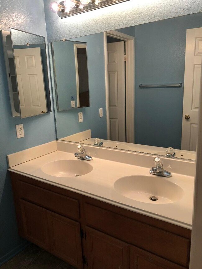 Building Photo - 24829 River Oak Ct