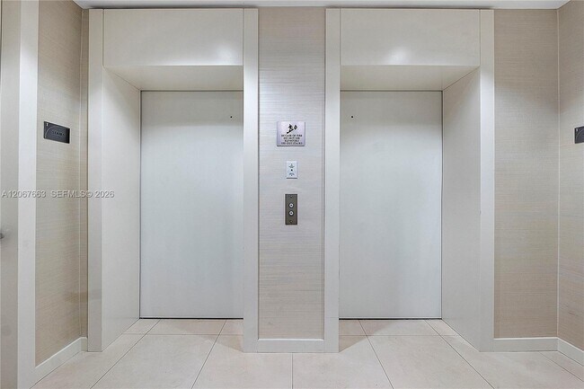 Building Photo - 15811 Collins Ave